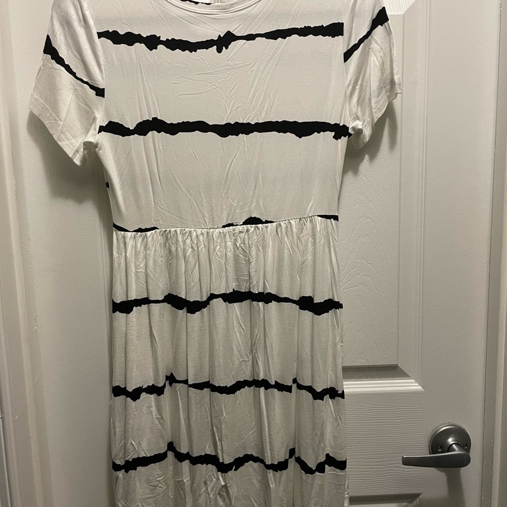 Dress - Picture 2 of 3
